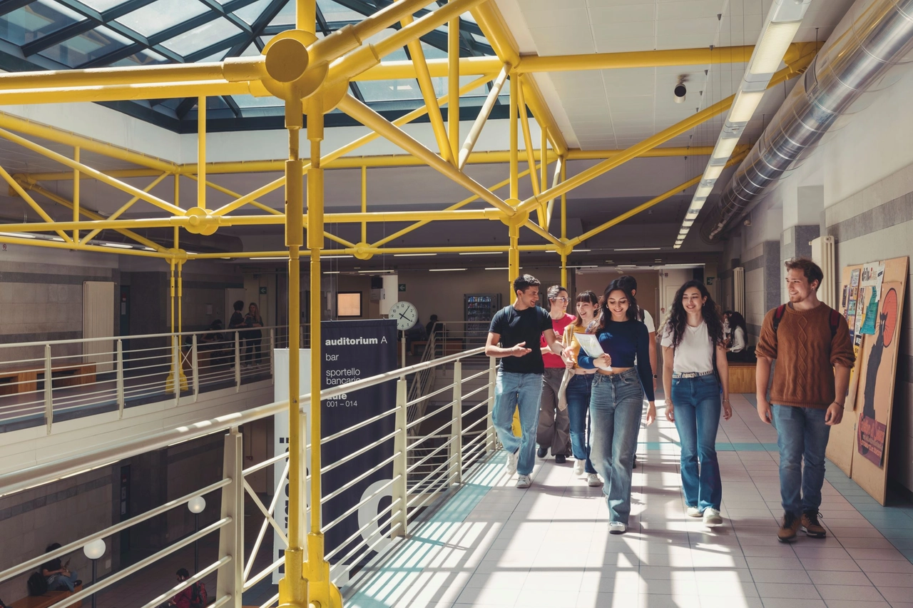 Studentesse e studenti dell'Università di Firenze al Campus Morgagni. Con l'inizio di settembre si avvicinano numerose scadenze per le iscrizioni ai corsi di laurea