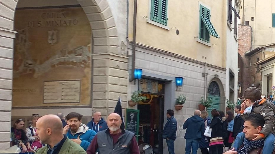 Un trasferimento temporaneo per evitare disagi . Un trasferimento temporaneo per evitare disagi .