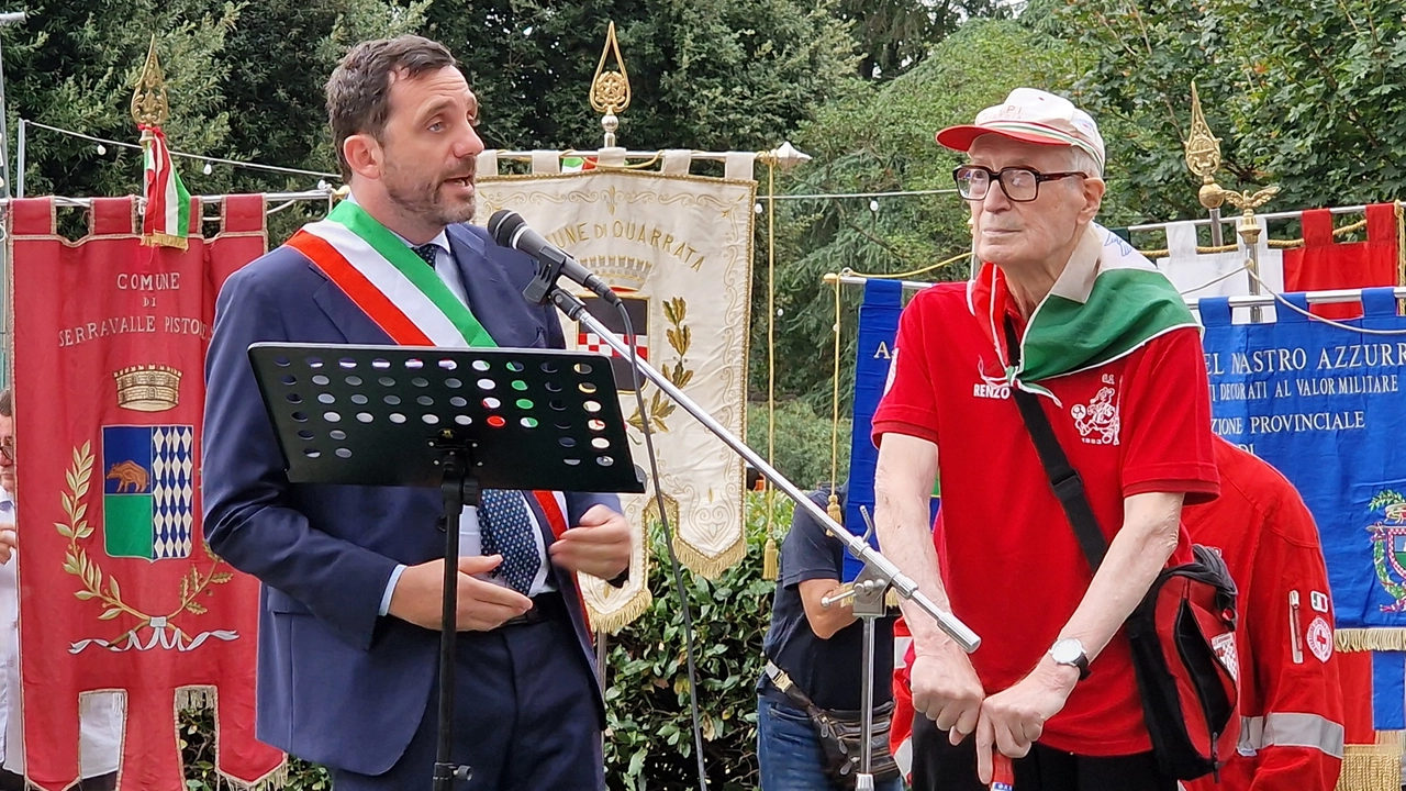 Gli interventi del sindaco di Pistoia Alessandro Tomasi e dello storico esponente dell’Anpi Renzo Corsini (foto Castellani) Gli interventi del sindaco di Pistoia Alessandro Tomasi e dello storico esponente dell’Anpi Renzo Corsini (foto Castellani)