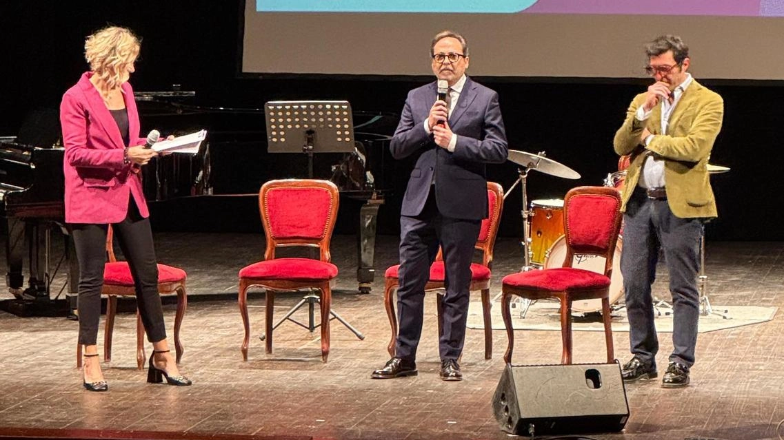 Giulia Comba di Ateleia, il sindaco Persiani e Lorenzo Porzano del Cermec Giulia Comba di Ateleia, il sindaco Persiani e Lorenzo Porzano del Cermec