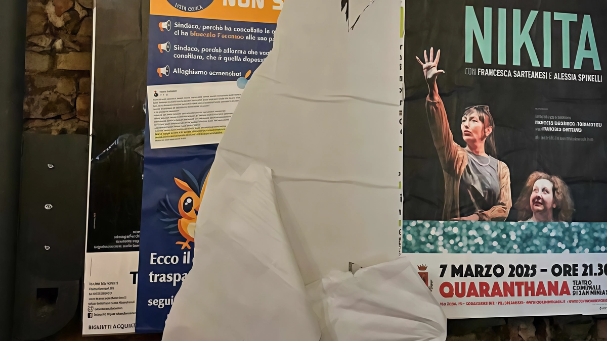 Il manifesto della lista civica MontaioneSì che era stato affisso vicino alla sede del. Comune e che è stato trovato strappato Il manifesto della lista civica MontaioneSì che era stato affisso vicino alla sede del. Comune e che è stato trovato strappato