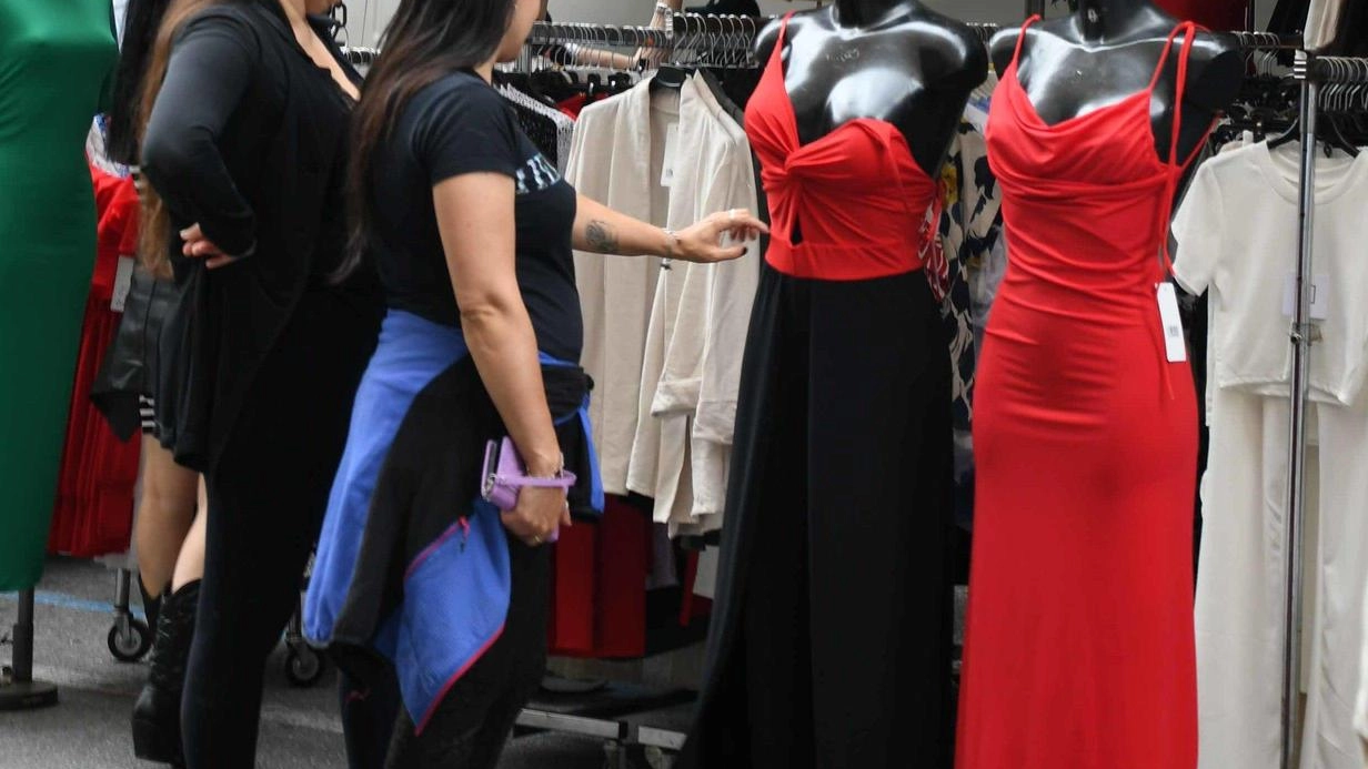 Il mercato in viale Roma: non si spengono le polemiche per il suo spostamento deciso dell’amministrazione comunale Il mercato in viale Roma: non si spengono le polemiche per il suo spostamento deciso dell’amministrazione comunale