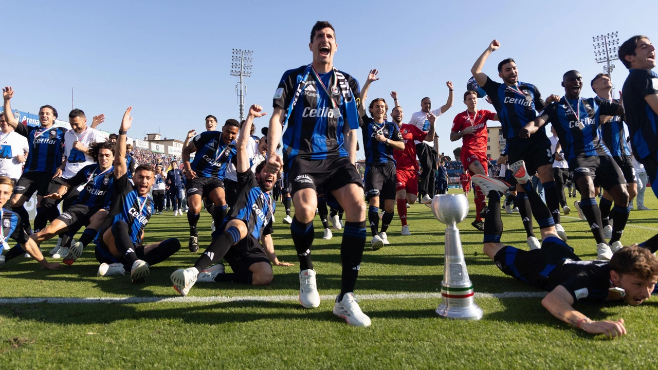 Stefano Moreo, 31 anni, festeggia con la squadra la conquista della Coppa (fotoservizio Del Punta per Valtriani) Stefano Moreo, 31 anni, festeggia con la squadra la conquista della Coppa (fotoservizio Del Punta per Valtriani)