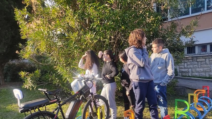 Anche gli studenti dell’istituto Andreotti di Pescia scelgono la bicicletta Anche gli studenti dell’istituto Andreotti di Pescia scelgono la bicicletta