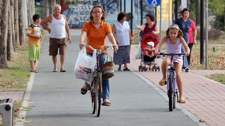 Terminato anche il tratto della Ciclovia del Sole che si sviluppa lungo via delle Mura Urbane Terminato anche il tratto della Ciclovia del Sole che si sviluppa lungo via delle Mura Urbane