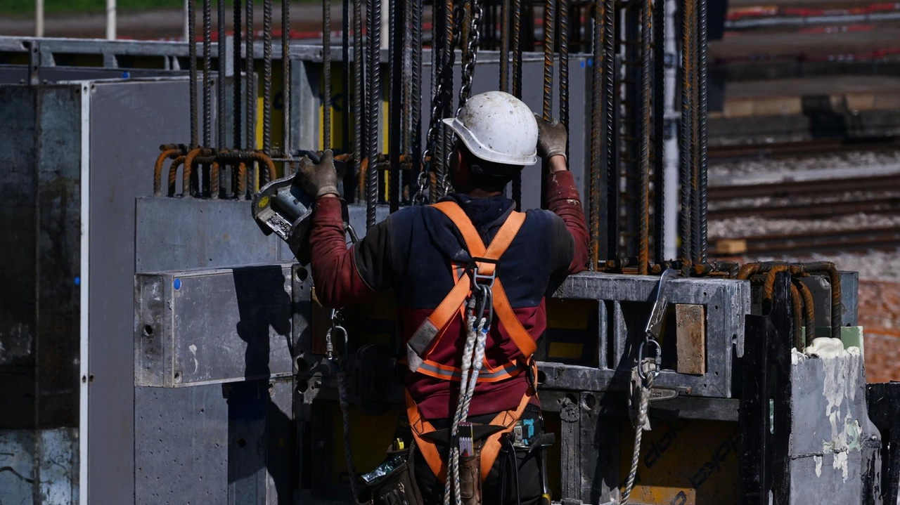 Al centro del dibattito i progetti di costruzione alla Querce e a Viaccia e il mancato ascolto dei cittadini Al centro del dibattito i progetti di costruzione alla Querce e a Viaccia e il mancato ascolto dei cittadini