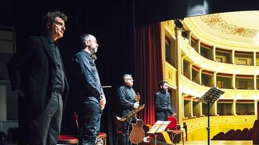 Prova aperta al pubblico al Teatro alla Misericordia di Sansepolcro per "ConTatto", spettacolo di Federica Dauri che esplora l'intimità attraverso la storia d'amore tra due uomini. Evento coinvolgente e poetico. Prova aperta al pubblico al Teatro alla Misericordia di Sansepolcro per "ConTatto", spettacolo di Federica Dauri che esplora l'intimità attraverso la storia d'amore tra due uomini. Evento coinvolgente e poetico.