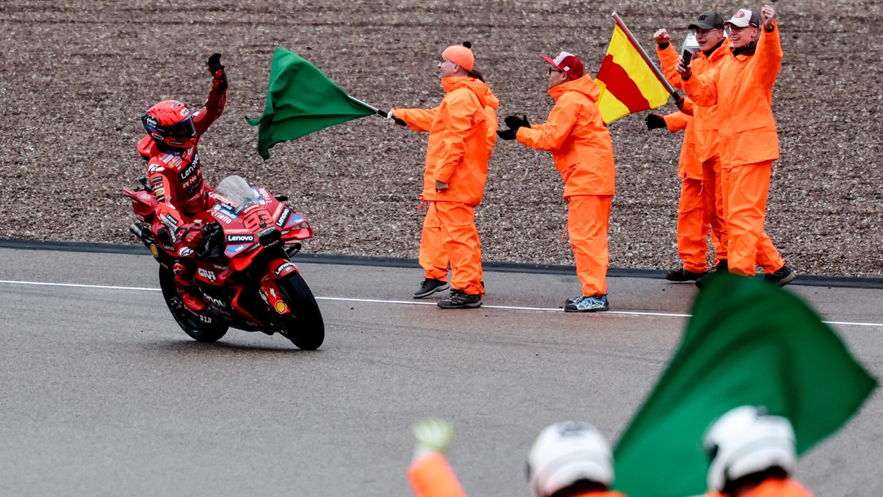 MotoGP Germania 2025: Marquez domina una gara a eliminazione, il fratello Alex e Bagnaia sul podio. Le classifiche