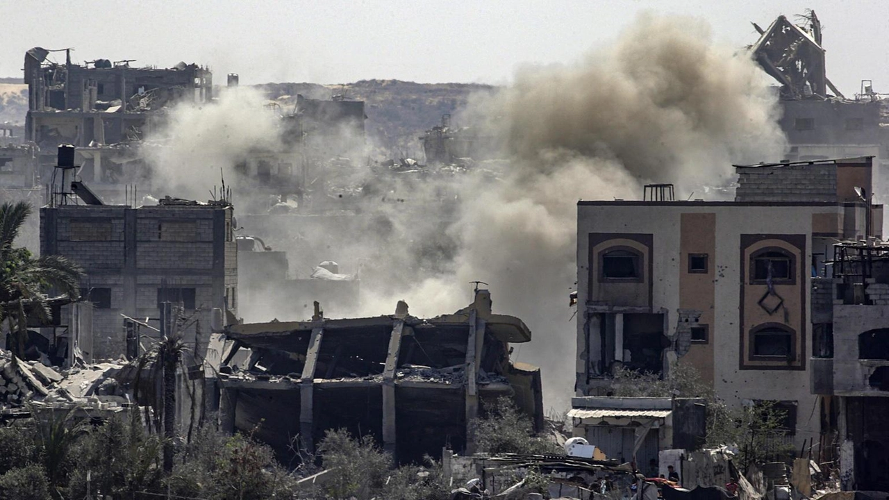 Undici uccisi in un raid su un panificio a ovest di Gaza City Undici uccisi in un raid su un panificio a ovest di Gaza City