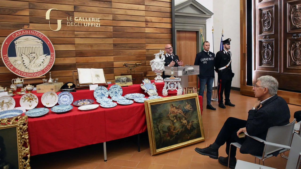La riconsegna delle opere recuperate dal Nucleo carabinieri per la tutela del patrimonio (foto Marco Mori/New Press Photo) La riconsegna delle opere recuperate dal Nucleo carabinieri per la tutela del patrimonio (foto Marco Mori/New Press Photo)