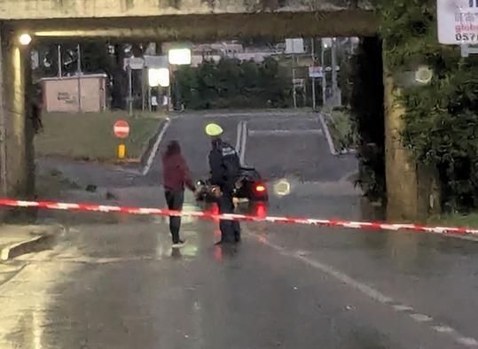 https://www.lanazione.it/image-service/view/acePublic/alias/contentid/NzhmNzg0MTItNzg1OS00/0/nubifragio-blackout-e-allagamenti-ancora-in-crisi-il-sistema-fognario.jpeg?f=1.91:1&w=1200