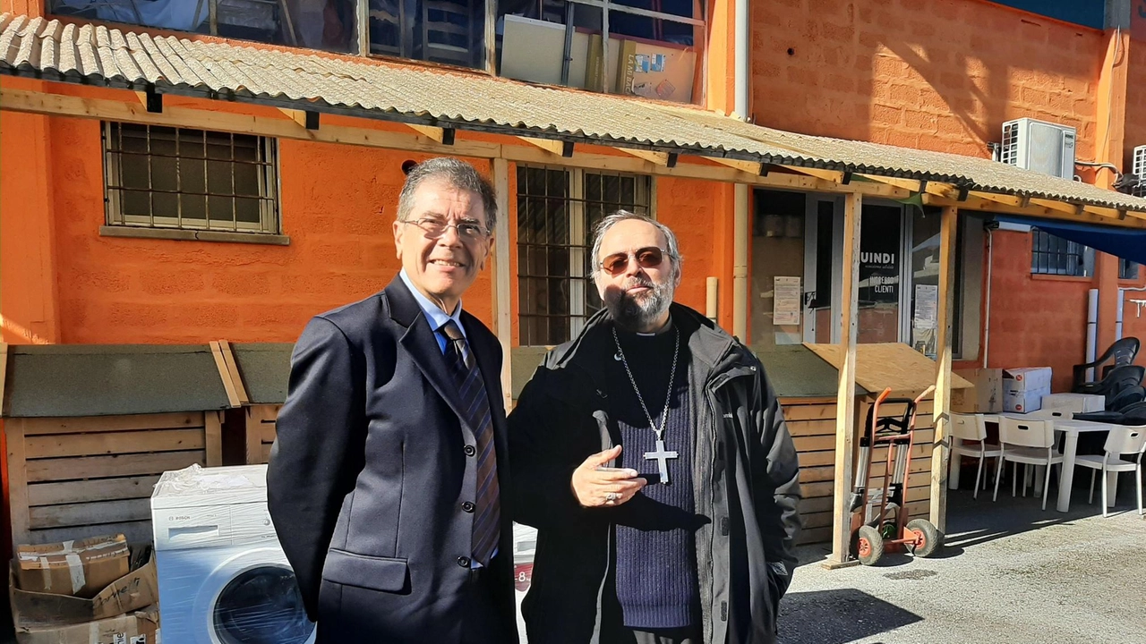 Ieri la consegna a “Daccapo“ con l’arcivescovo e il direttore Simone Giuli