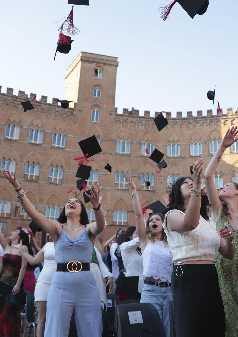 rapporto almalaurea promosso l8217ateneo senese l8217828 trova lavoro a un anno dalla tesi