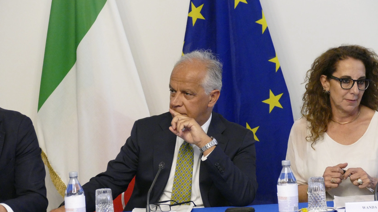 Il ministro Piantedosi in prefettura a Prato (foto Attalmi) Il ministro Piantedosi in prefettura a Prato (foto Attalmi)