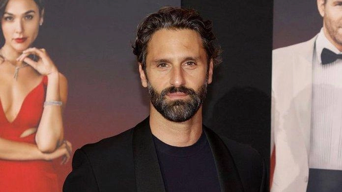 Marco Calvani nella serie Netflix "The four seasons” con Steve Carell e Tina Fey