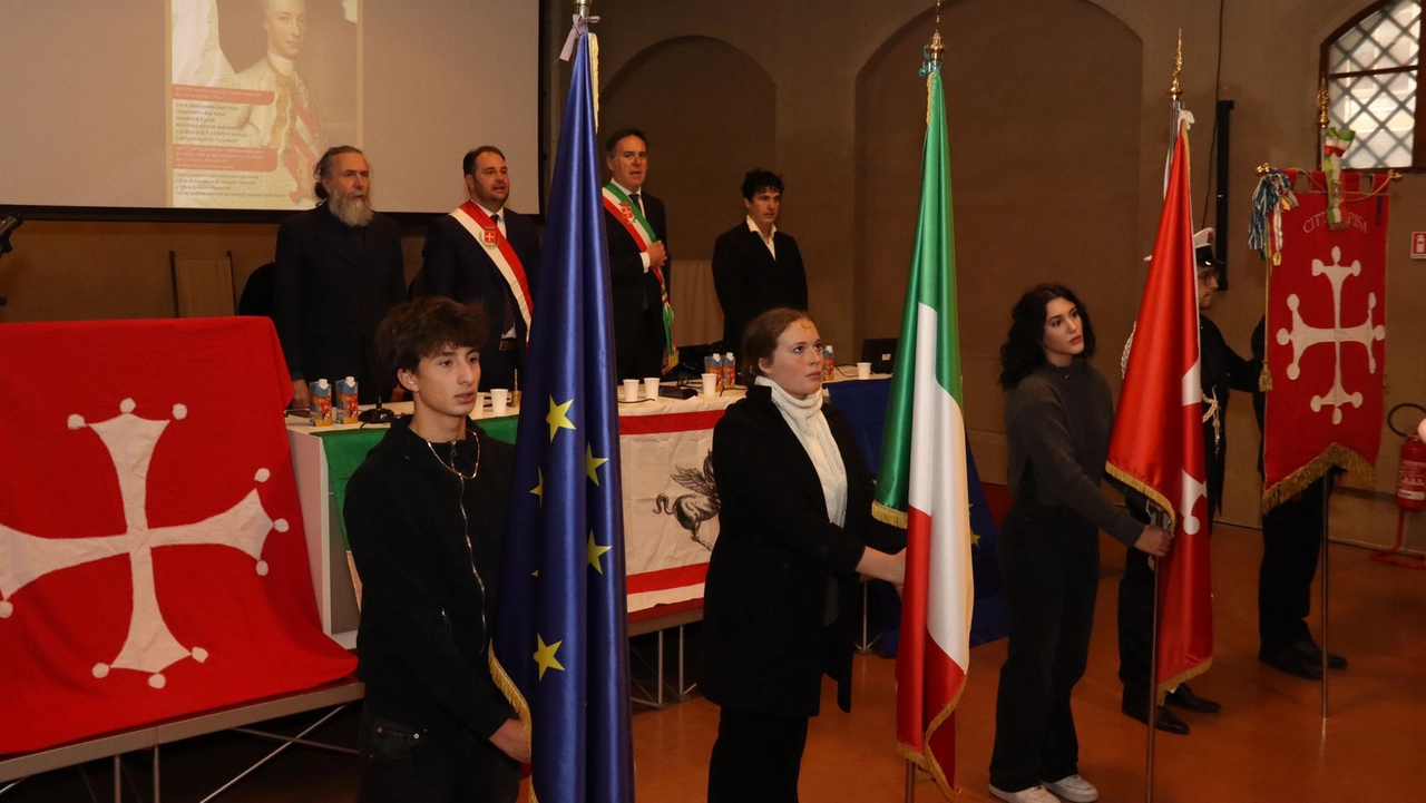 L'esecuzione dell'Inno di Mameli in apertura del Consiglio comunale L'esecuzione dell'Inno di Mameli in apertura del Consiglio comunale
