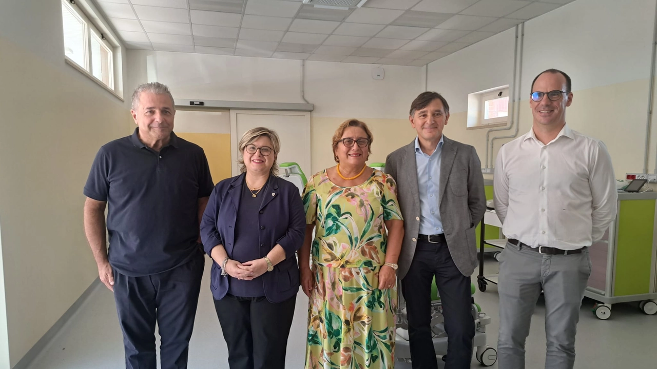 Dottor Agostino Ognibene, Lucia Tanti, Antonella Valeri, Alfredo Notargiacomo e il direttore Uoc Manutenzioni Asl Tse Daniele Giorni Dottor Agostino Ognibene, Lucia Tanti, Antonella Valeri, Alfredo Notargiacomo e il direttore Uoc Manutenzioni Asl Tse Daniele Giorni