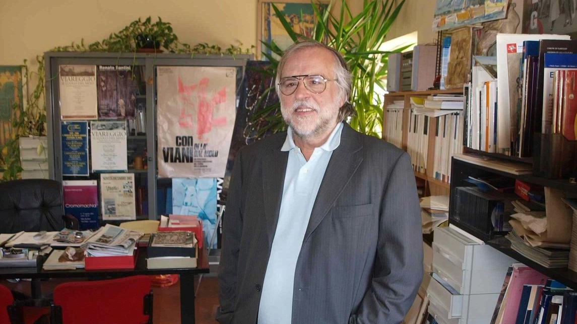 Paolo Fornaciari, storico, autore di numerosi pubblicazioni e presidente dell’Università della Terza Età di Viareggio Paolo Fornaciari, storico, autore di numerosi pubblicazioni e presidente dell’Università della Terza Età di Viareggio