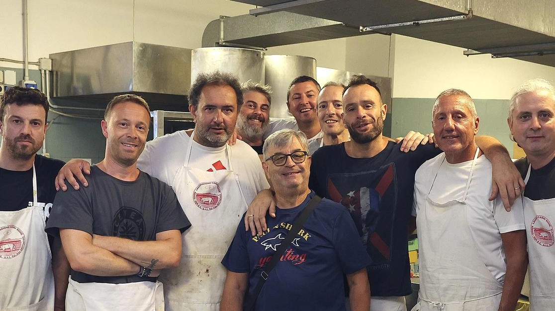 Il priore Davide Losi soddisfatto della Fiera alla Pania. Sabato prossimo una quarantina i battezzati Il priore Davide Losi soddisfatto della Fiera alla Pania. Sabato prossimo una quarantina i battezzati