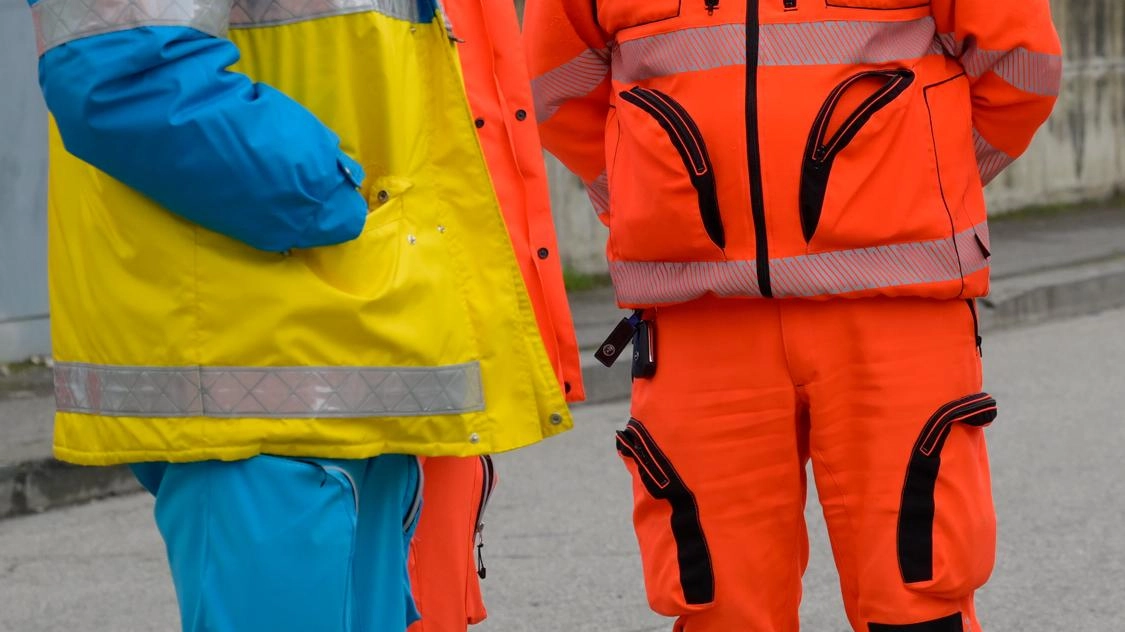 CALENZANO (Firenze) "Abbiamo raccolto tra i primi uno dei feriti. Ci ha raccontato di essere stato sbalzato per dieci metri". Voci... CALENZANO (Firenze) "Abbiamo raccolto tra i primi uno dei feriti. Ci ha raccontato di essere stato sbalzato per dieci metri". Voci...