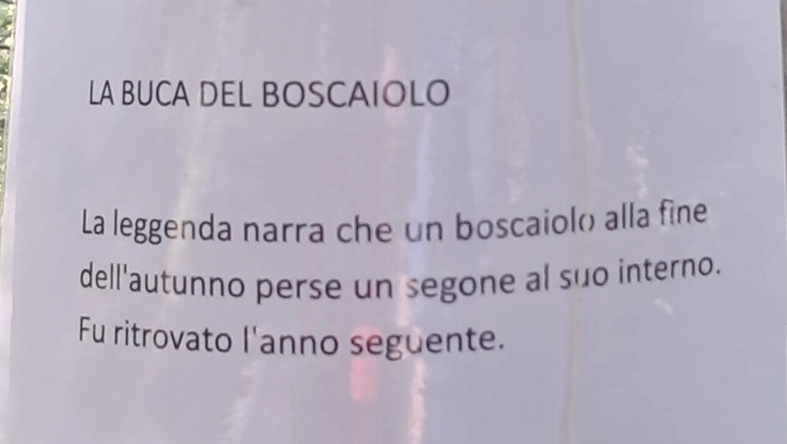 I cartelli ironici sono disseminati nel tratto che porta alla Doganaccia. Alcuni sono molto originali