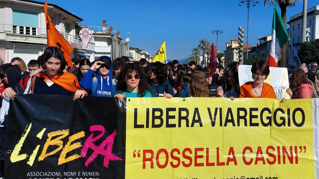 Lunedì. dalla Torre Matilde il Corteo della Legalità andrà verso il Palazzetto dello Sport dove saranno esposti gli elaborati delle scuole e letti nomi delle vittime di mafia Lunedì. dalla Torre Matilde il Corteo della Legalità andrà verso il Palazzetto dello Sport dove saranno esposti gli elaborati delle scuole e letti nomi delle vittime di mafia