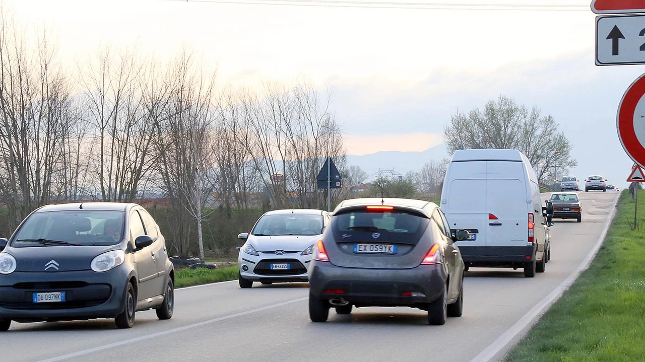 La via Camporcioni attraversa cinque comuni, una strada di collegamento importante ma teatro di numerosi incidenti. L’intervento di messa in sicurezza dovrebbe iniziare dalla prossima settimana La via Camporcioni attraversa cinque comuni, una strada di collegamento importante ma teatro di numerosi incidenti. L’intervento di messa in sicurezza dovrebbe iniziare dalla prossima settimana