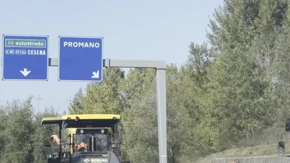 Ancora interventi in corso lungo la E45 e lungo le strade interne. Cantieri che creano qualche difficioltà al traffico quotidiano Ancora interventi in corso lungo la E45 e lungo le strade interne. Cantieri che creano qualche difficioltà al traffico quotidiano