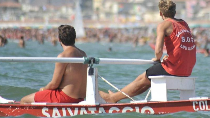 Titolari dei bagni preoccupati per l’obbligo della sicurezza in mare da sabato 17 "Una fase di incertezza e cambiamento, anche per l’assenza di addetti ai lavori". Titolari dei bagni preoccupati per l’obbligo della sicurezza in mare da sabato 17 "Una fase di incertezza e cambiamento, anche per l’assenza di addetti ai lavori".