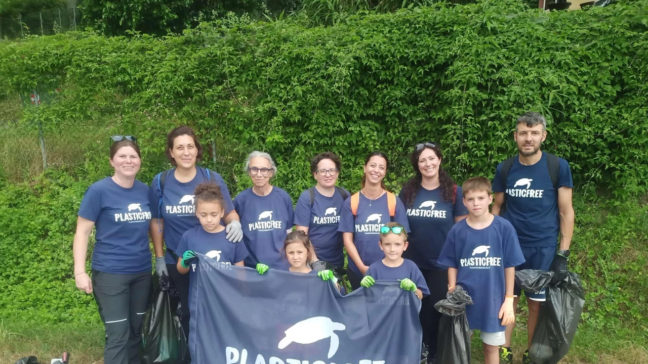 Plastic Free riporta a nuova vita i boschi di Mutigliano. Il caldo non ha fermato i volontari dell’associazione che nell’ultimo... Plastic Free riporta a nuova vita i boschi di Mutigliano. Il caldo non ha fermato i volontari dell’associazione che nell’ultimo...
