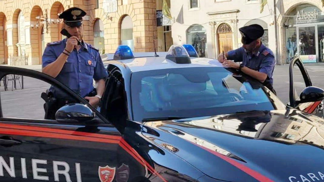Le denunce sono state raccolte dai carabinieri che adesso indagano sul caso. Il broker avrebbe venduto polizze inesistenti Le denunce sono state raccolte dai carabinieri che adesso indagano sul caso. Il broker avrebbe venduto polizze inesistenti