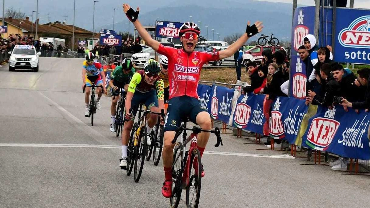 La vittoria di Sambinello nell’edizione 2024 del Gran Premio Giuliano Baronti organizzato dal Team Franco Bellerini e la Neri Industria Alimentare La vittoria di Sambinello nell’edizione 2024 del Gran Premio Giuliano Baronti organizzato dal Team Franco Bellerini e la Neri Industria Alimentare