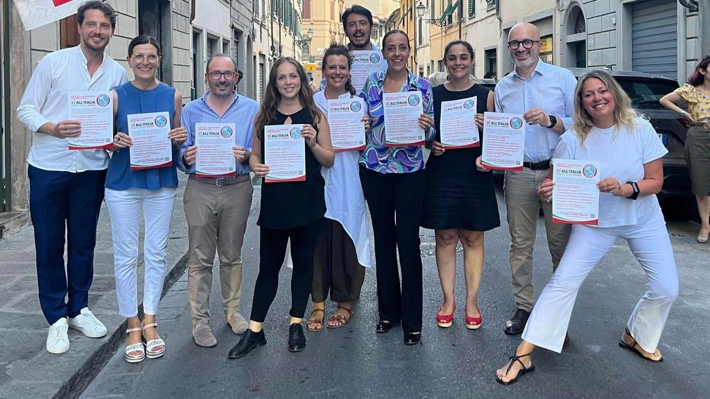 La giunta Funaro dopo aver firmato per il referendum contro la legge La giunta Funaro dopo aver firmato per il referendum contro la legge
