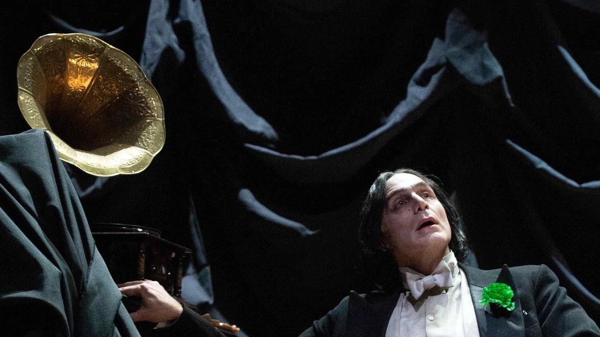 Daniele Pecci ’diventa“ Oscar Wilde sul palco del Comunale. Oggi alle 17 Pecci è infatti inteprete e regista di “Divagazioni... Daniele Pecci ’diventa“ Oscar Wilde sul palco del Comunale. Oggi alle 17 Pecci è infatti inteprete e regista di “Divagazioni...
