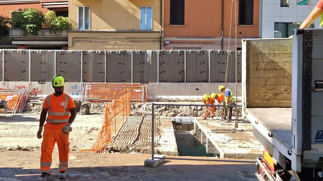 Si allungano i tempi per i lavori in piazza Amendola Si allungano i tempi per i lavori in piazza Amendola