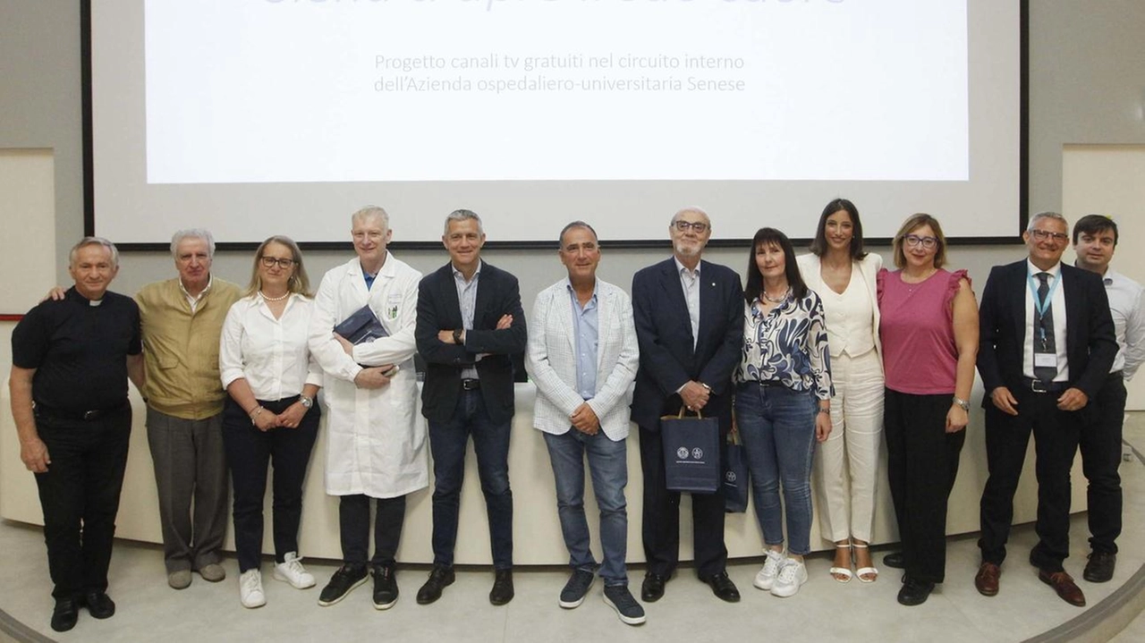 La presentazione del progetto ’Siena ti accoglie con il cuore’ promosso dall’Azienda ospedaliero-universitaria Senese La presentazione del progetto ’Siena ti accoglie con il cuore’ promosso dall’Azienda ospedaliero-universitaria Senese
