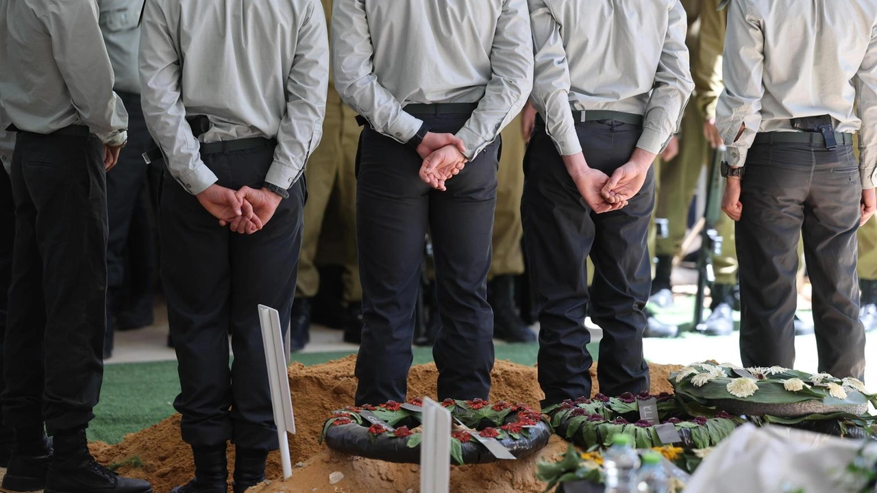 Idf: una bomba piazzata nel loro veicolo corazzato a Khan Yunis Idf: una bomba piazzata nel loro veicolo corazzato a Khan Yunis