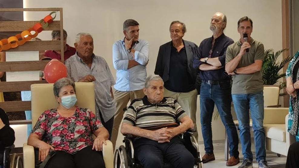 Un momento della grande festa per celebrare il primo anno della Rsa “Residenze Garfagnana“ che ha visto protagonisti tutti gli anziani e i residenti nella struttura Un momento della grande festa per celebrare il primo anno della Rsa “Residenze Garfagnana“ che ha visto protagonisti tutti gli anziani e i residenti nella struttura