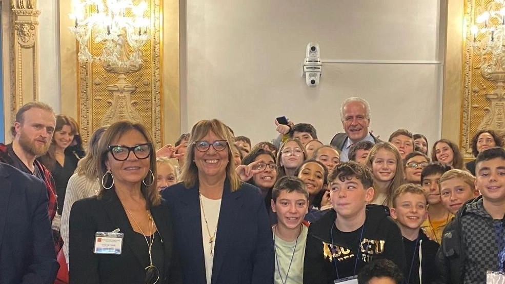 VALDICHIANA Giunge alla conclusione il progetto di formazione ed educazione alla cittadinanza digitale voluto dal Corecom. Oggi il presidente del... VALDICHIANA Giunge alla conclusione il progetto di formazione ed educazione alla cittadinanza digitale voluto dal Corecom. Oggi il presidente del...