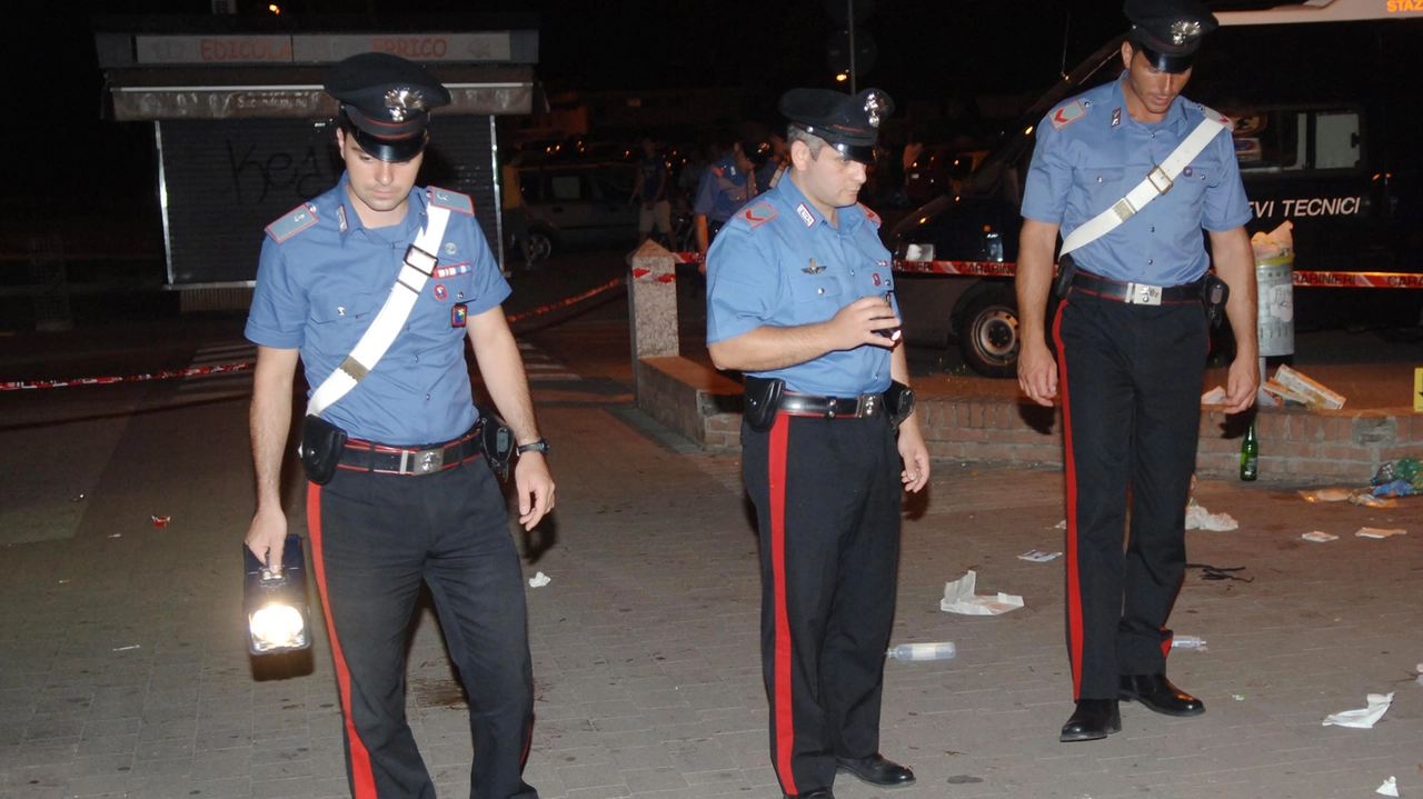 I carabinieri indagano sulla rissa scoppiata in piazza Martiri (foto d’archivio) I carabinieri indagano sulla rissa scoppiata in piazza Martiri (foto d’archivio)