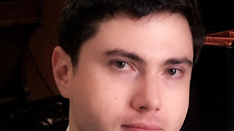 Il pianista macedone Emil Ribarski si esibirà oggi a Grosseto con un programma di Liszt e Chopin. Figlio d'arte, ha vinto numerosi premi internazionali e si è distinto come interprete e studioso del pianoforte. Il pianista macedone Emil Ribarski si esibirà oggi a Grosseto con un programma di Liszt e Chopin. Figlio d'arte, ha vinto numerosi premi internazionali e si è distinto come interprete e studioso del pianoforte.