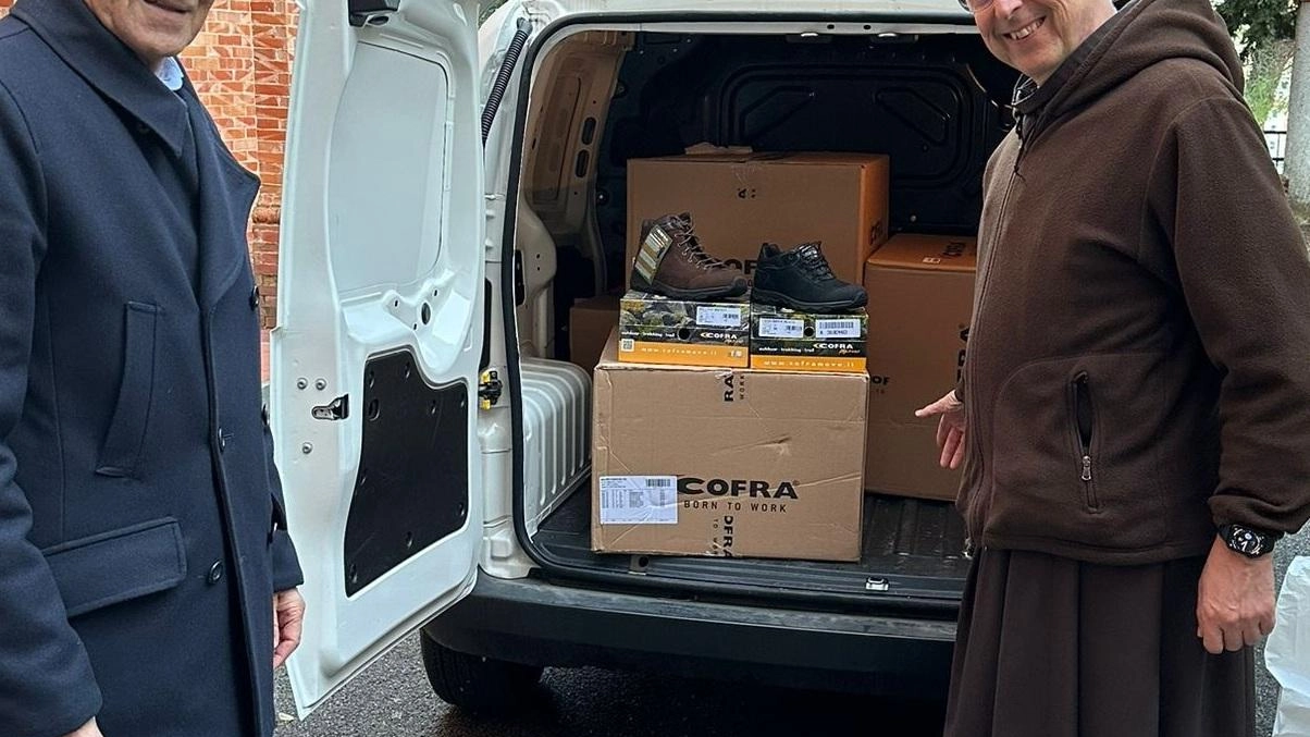 Si possono consegnare ai volontari vestiti e scarpe soprattutto invernali Si possono consegnare ai volontari vestiti e scarpe soprattutto invernali