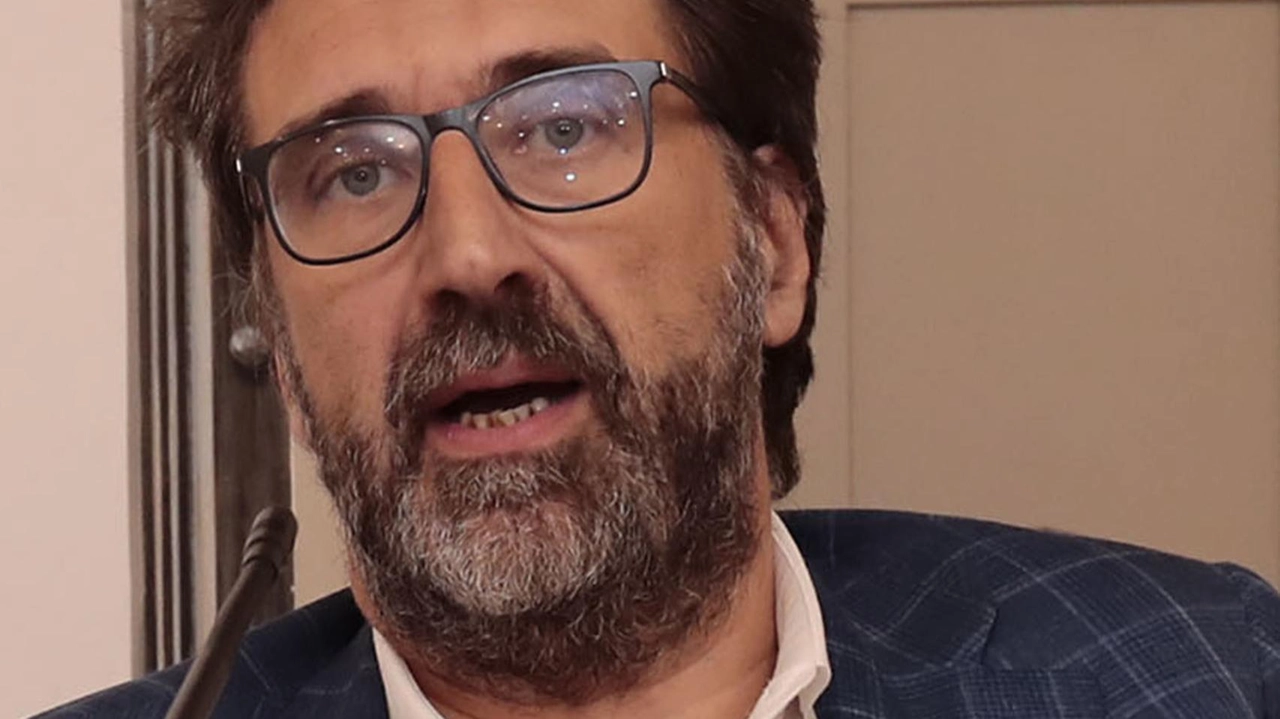 Il sindaco Giuseppe Gugliotti Il sindaco Giuseppe Gugliotti