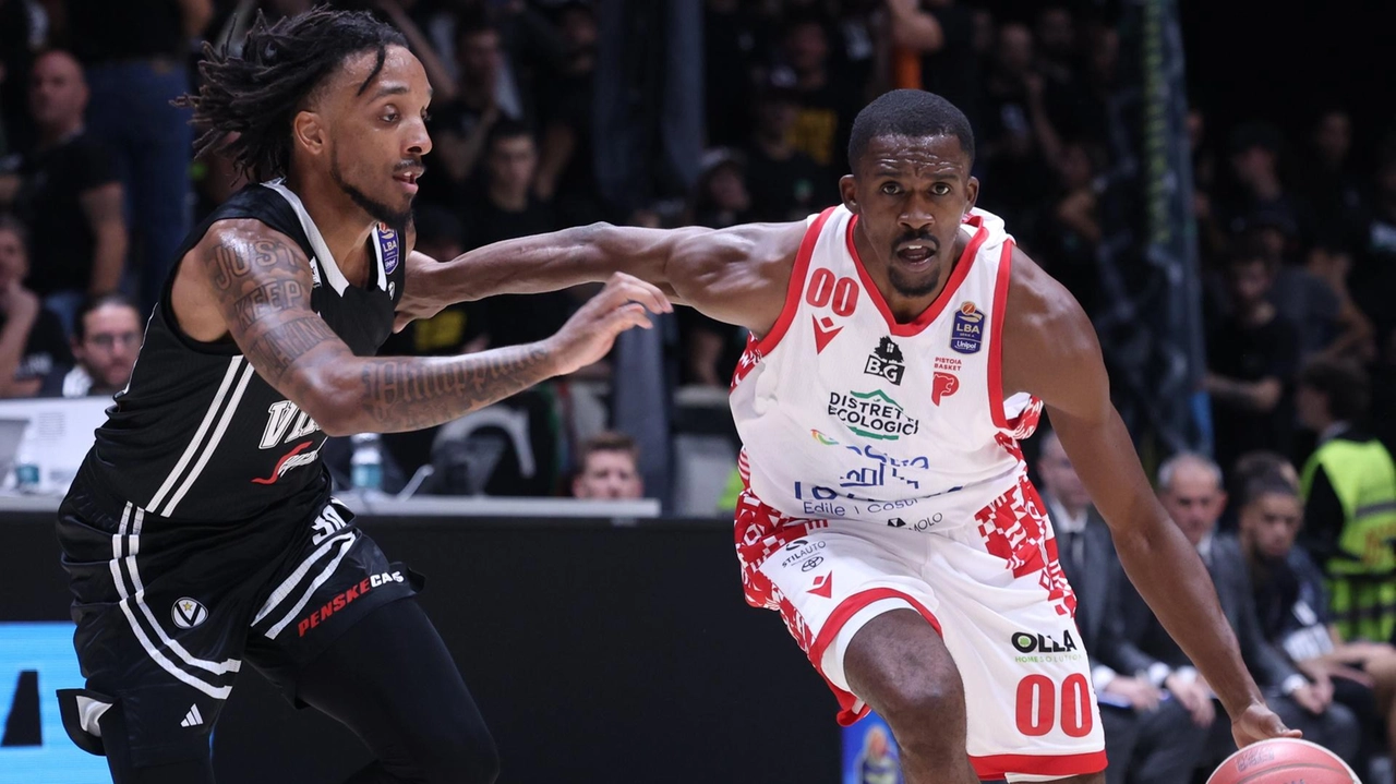 Christon batte in penetrazione Morgan nella gara di esordio contro la Virtus Bologna Christon batte in penetrazione Morgan nella gara di esordio contro la Virtus Bologna