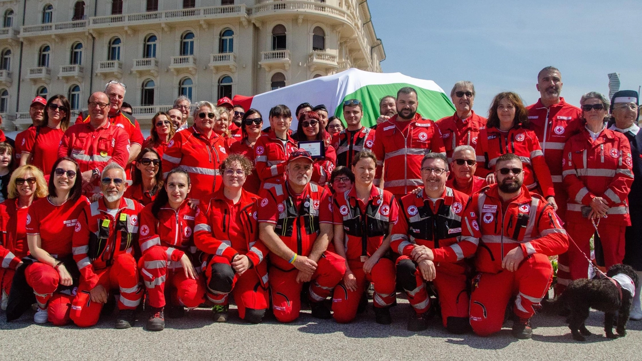 L’impegno quotidiano dell’associazione che ha sede in via Machiavelli. Oltre duecento gli iscritti operativi e un parco mezzi all’avanguardia. Gli obiettivi del comitato di Viareggio e Versilia per i più bisognosi .