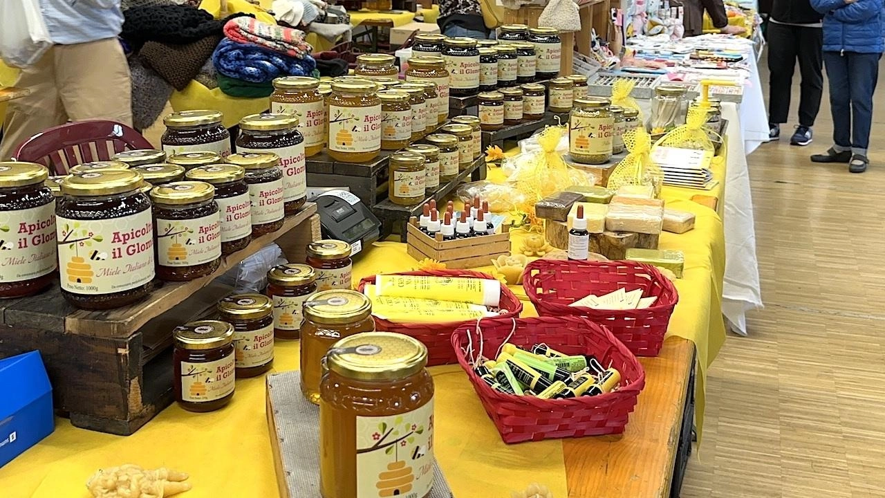 Il miele a «Dolce Vernio». La manifestazione, promossa dal Comune con Arpat, propone un lungo cartellone fino a dicembre. Domenica l’attesa mostra mercato Il miele a «Dolce Vernio». La manifestazione, promossa dal Comune con Arpat, propone un lungo cartellone fino a dicembre. Domenica l’attesa mostra mercato