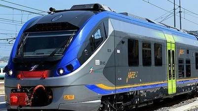 Troppi disagi per i viaggiatori: bonus in arrivo con sconti sull’abbonamento per i pendolari della linea ferroviaria Siena-Firenze e. Firenze-Arezzo-Chiusi Troppi disagi per i viaggiatori: bonus in arrivo con sconti sull’abbonamento per i pendolari della linea ferroviaria Siena-Firenze e. Firenze-Arezzo-Chiusi
