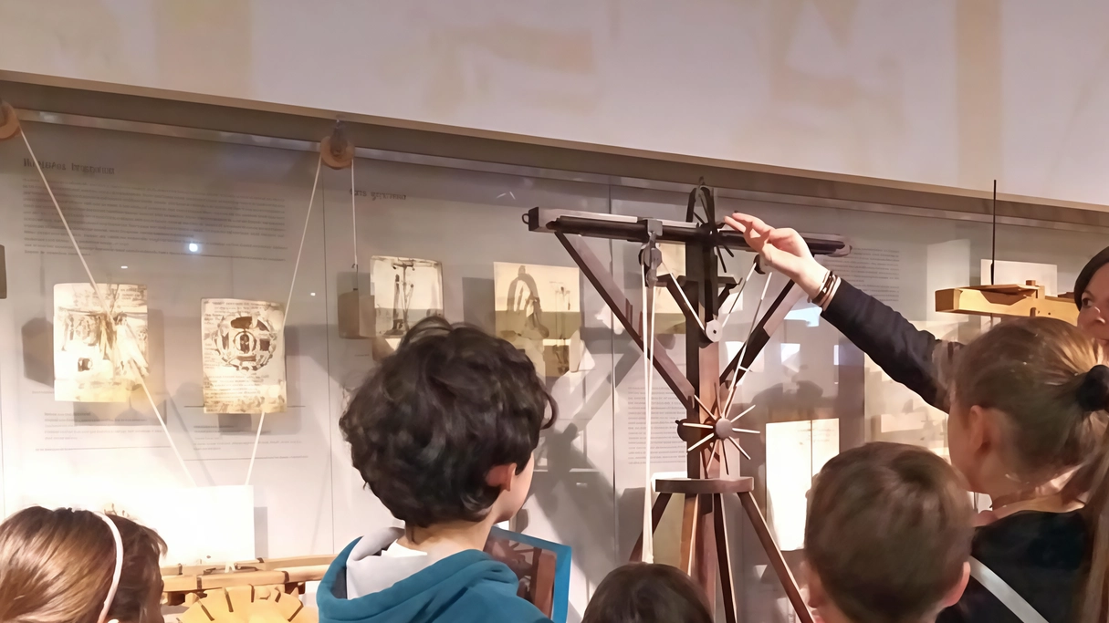 In questi giorni il Museo Leonardiano propone un progetto culturale per avvicinare adulti e bambini al Genio: «Lo sguardo di Leonardo – Museolab per le famiglie»