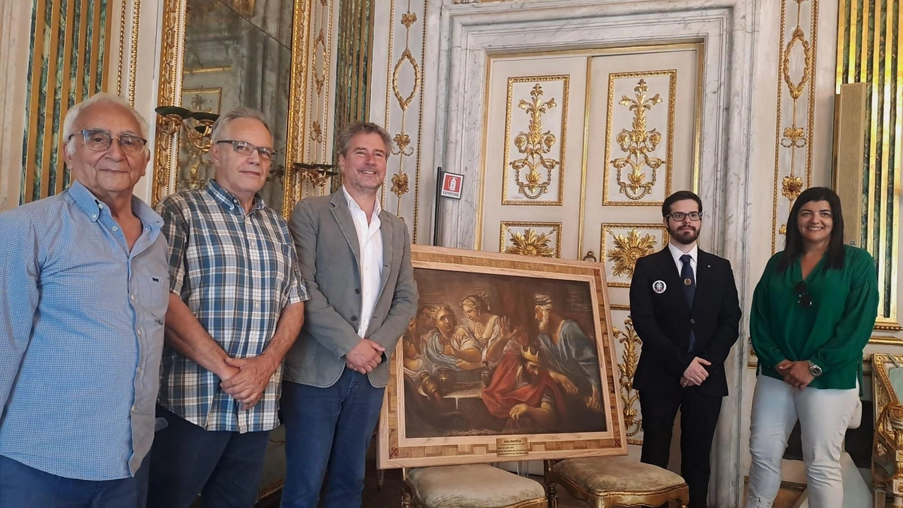 L’artista insieme al sindaco Pardini L’artista insieme al sindaco Pardini