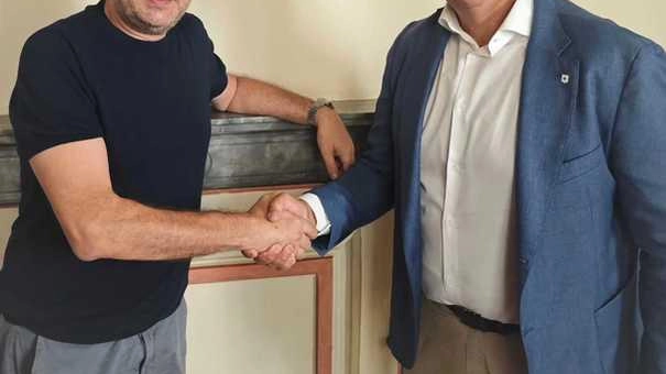 L’assessore al sociale Salvadore Bartolomei e il presidente di Croce Verde Lucca Pubblica Assistenza Daniele Massimo Borella L’assessore al sociale Salvadore Bartolomei e il presidente di Croce Verde Lucca Pubblica Assistenza Daniele Massimo Borella